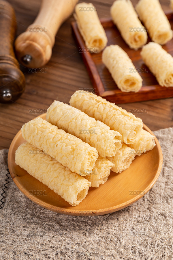 木板背景上滿滿一盤豆皮卷（主預(yù)覽-7532567） - 未分類 - 站酷設(shè)計(jì)師眾目攝影設(shè)計(jì)原創(chuàng)素材 - 站酷ZCOOL