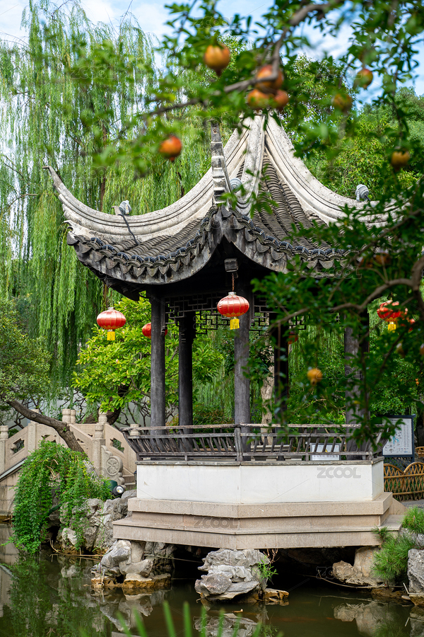 公園里掛著紅燈籠的古亭（主預覽-4739385） - 未分類 - 站酷設計師那一年的秋初原創(chuàng)素材 - 站酷ZCOOL