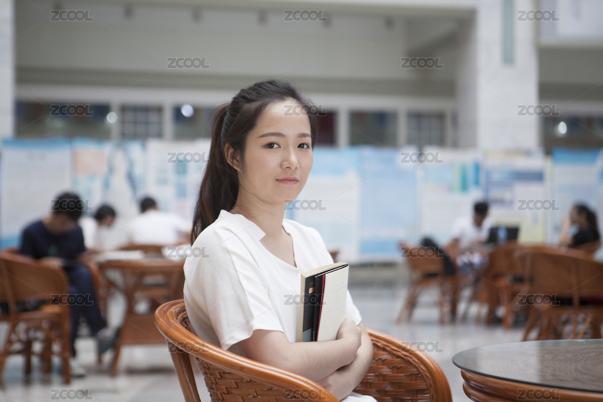 圖書(shū)館學(xué)習(xí)的女生（主預(yù)覽-7909704） - 未分類(lèi) - 站酷設(shè)計(jì)師bws211314原創(chuàng)素材 - 站酷ZCOOL