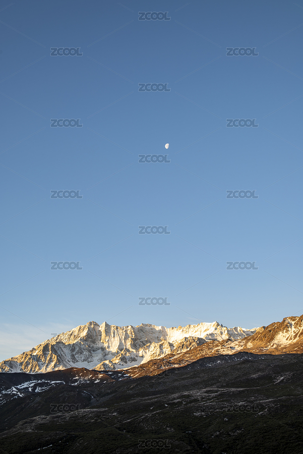 甘孜州野馬海子徒步起點(diǎn)的日照金山（主預(yù)覽-8791319） - 未分類 - 站酷設(shè)計(jì)師愛吃花椒的冰冰醬原創(chuàng)素材 - 站酷ZCOOL