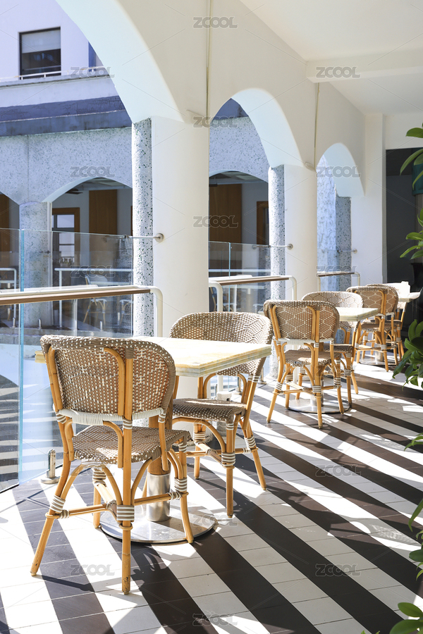 城市度假泳池边的休闲时光以及藤椅桌子（主预览-11173131） - 未分类 - 站酷设计师HarryzhangPhoto原创素材 - 站酷ZCOOL