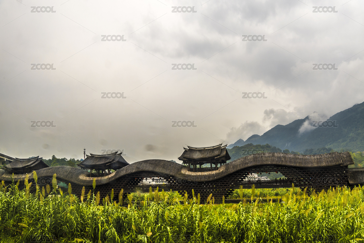 中國貴州鄉(xiāng)村通行休閑的“龍形”廊橋古建筑風(fēng)光（主預(yù)覽-3846878） - 未分類 - 站酷設(shè)計(jì)師吾攝吾影原創(chuàng)素材 - 站酷ZCOOL
