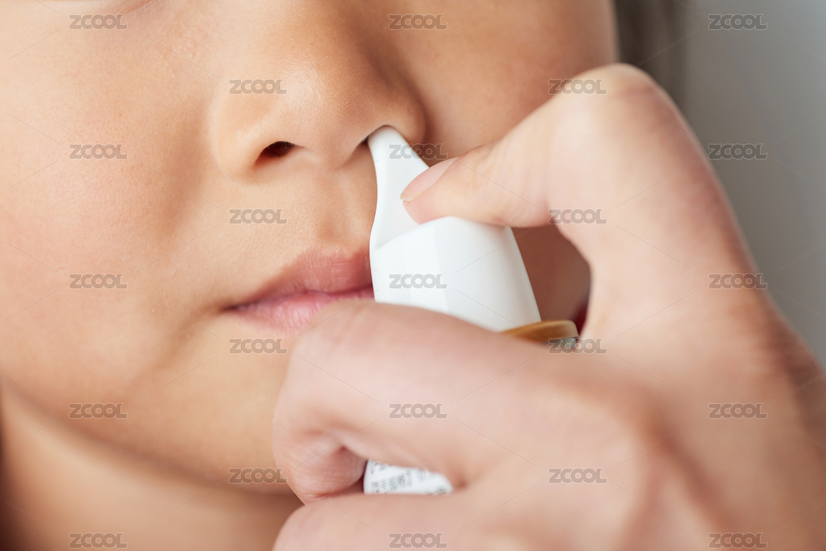 使用高滲鼻腔生理性海水洗鼻噴霧器的兒童（主預(yù)覽-5761794） - 未分類 - 站酷設(shè)計(jì)師蔚藍(lán)的白日夢原創(chuàng)素材 - 站酷ZCOOL