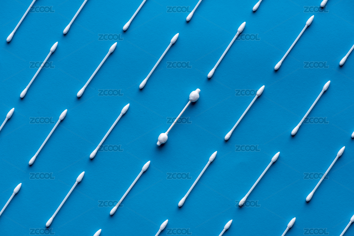 藍(lán)色純凈背景上排列整齊的醫(yī)療棉棒（主預(yù)覽-6063146） - 未分類 - 站酷設(shè)計師Foto貓?jiān)瓌?chuàng)素材 - 站酷ZCOOL