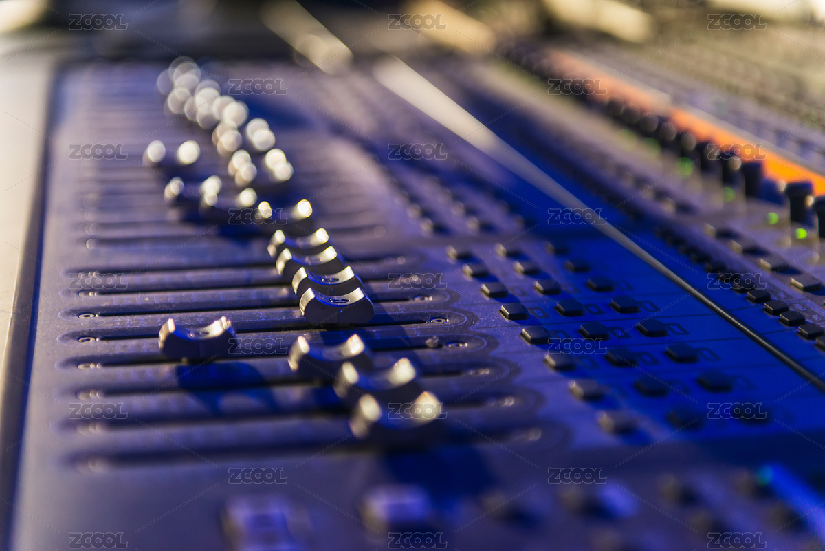 录音棚里的专业级调音控制台（主预览-6881972） - 未分类 - 站酷设计师蔚蓝的白日梦原创素材 - 站酷ZCOOL