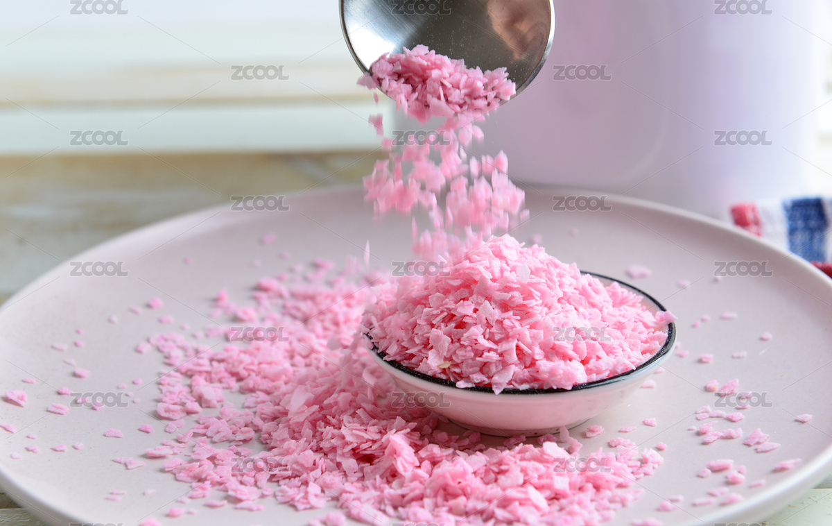 純凈背景下的草莓味巧克力碎屑（主預覽-4708729） - 未分類 - 站酷設計師斐的美食攝影原創(chuàng)素材 - 站酷ZCOOL