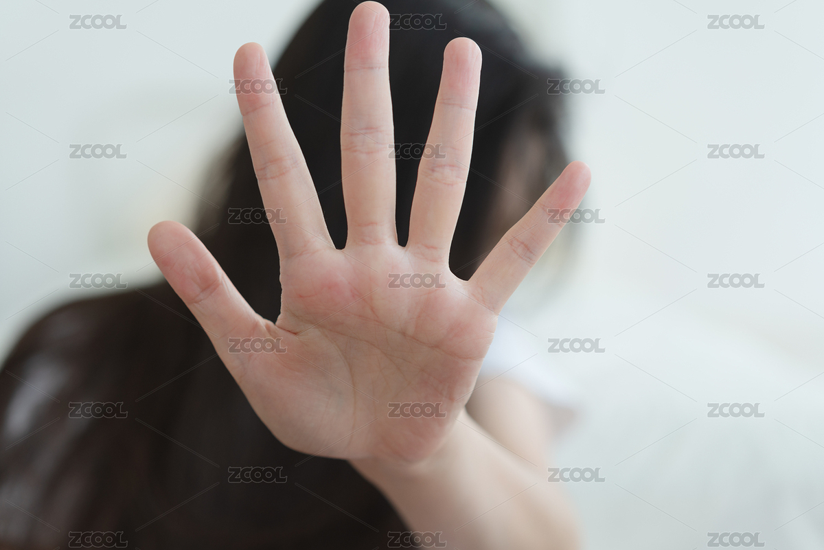 女人手舉前面做拒絕手勢試圖保護(hù)自己（主預(yù)覽-8208686） - 未分類 - 站酷設(shè)計師橘貓Mia原創(chuàng)素材 - 站酷ZCOOL