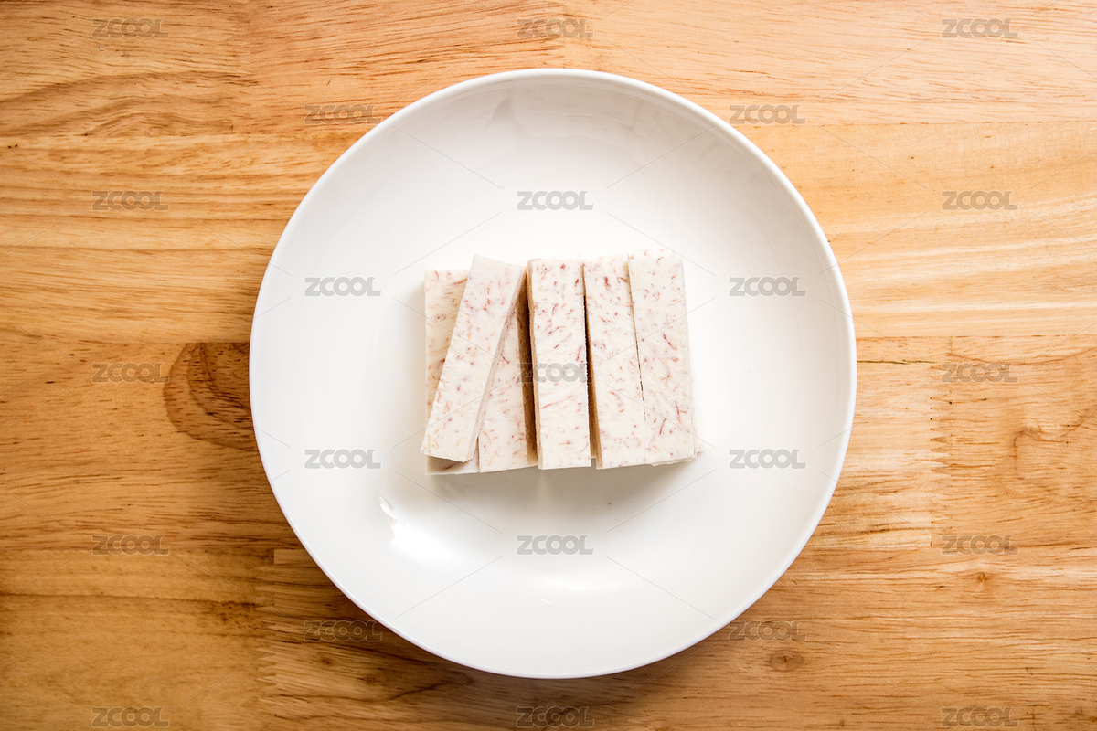 木紋桌面上一碟裁切整齊的香芋塊食材（主預覽-699589） - 未分類 - 站酷設(shè)計師Sam_Tse原創(chuàng)素材 - 站酷ZCOOL