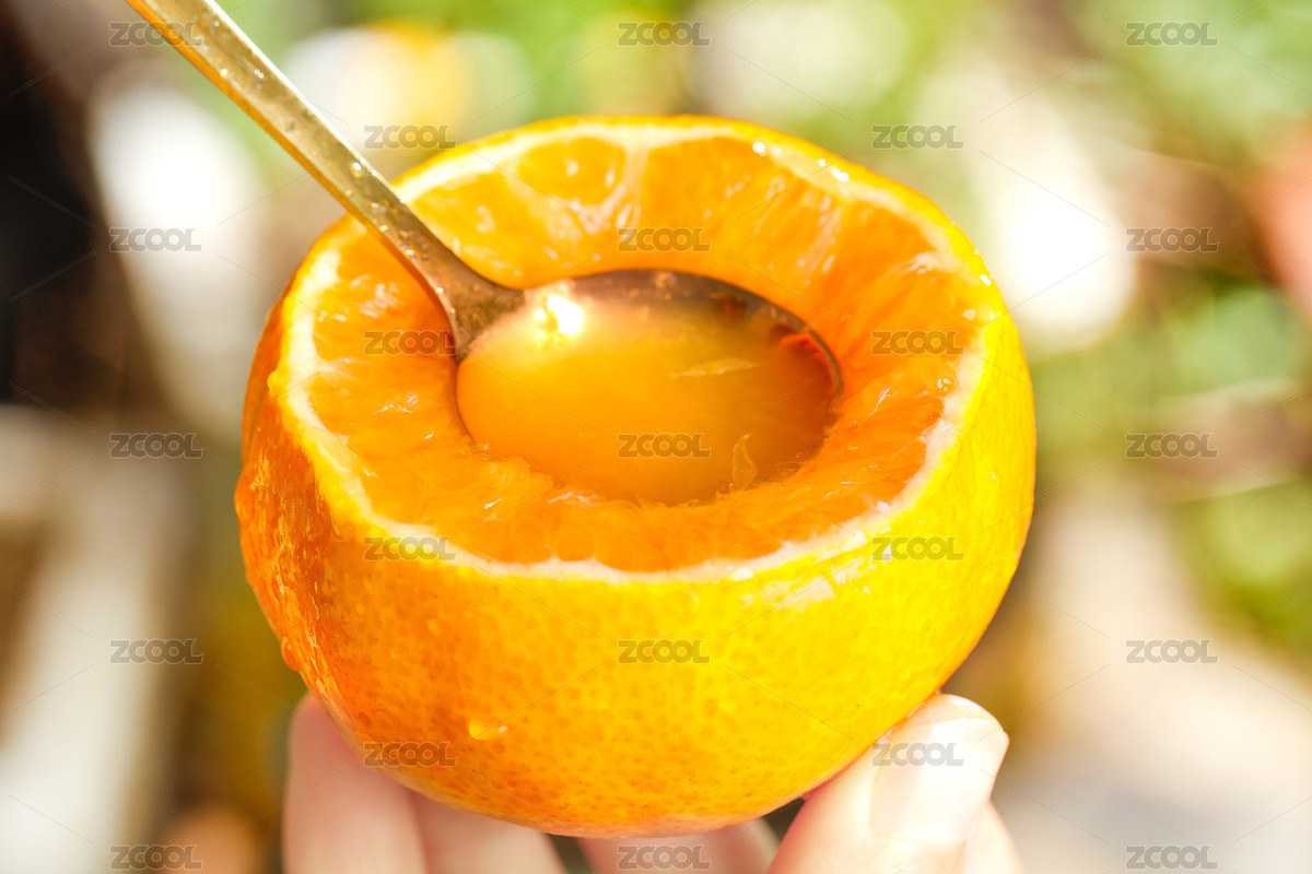 手上拿著半邊果凍橙和勺子挖著愛媛果肉（主預(yù)覽-3810019） - 未分類 - 站酷設(shè)計師PAOPAO攝影工作室原創(chuàng)素材 - 站酷ZCOOL