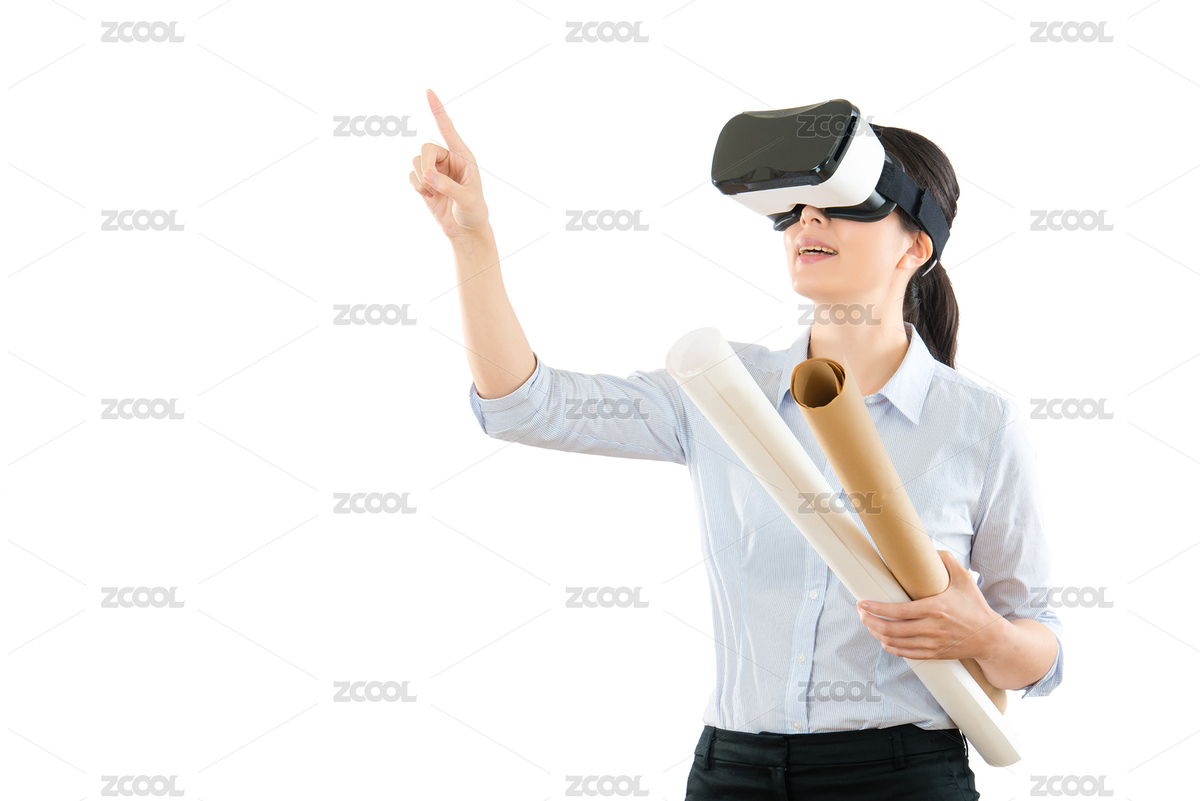 亚洲青年建筑师女人控股设计纸卷体验VR虚拟现实眼镜和使用手的手指触摸屏幕上的白墙上演播室背景空气COPYSPACE。（主预览-8669924） - 未分类 - 站酷设计师PRImageFactory原创素材 - 站酷ZCOOL
