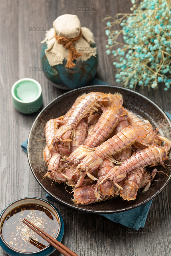 清蒸皮皮蝦和調(diào)味醬汁擺放在木桌面上（主預(yù)覽-4940840） - 未分類 - 站酷設(shè)計師金翅大鵬原創(chuàng)素材 - 站酷ZCOOL