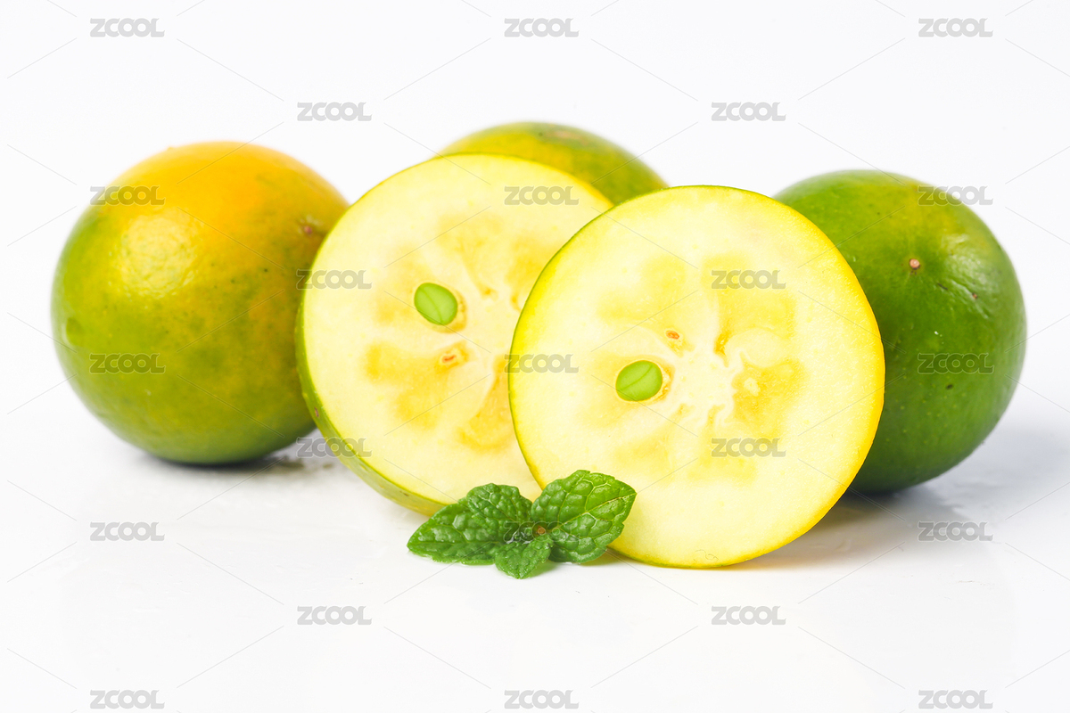 白底上放著一堆脆皮金桔和兩塊切片金桔（主預(yù)覽-6965642） - 未分類 - 站酷設(shè)計(jì)師PAOPAO攝影工作室原創(chuàng)素材 - 站酷ZCOOL