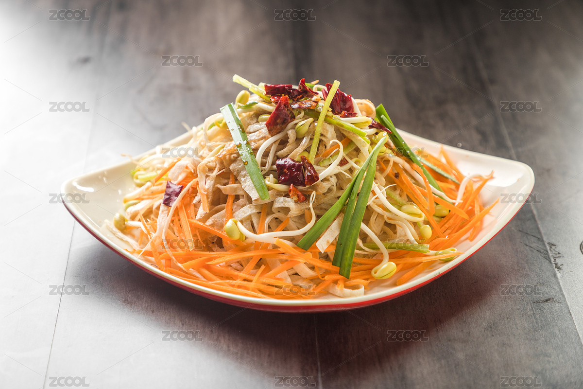 暗色木紋桌面上放著一盤素炒餅絲（主預(yù)覽-8418212） - 未分類 - 站酷設(shè)計(jì)師濤麟攝影原創(chuàng)素材 - 站酷ZCOOL