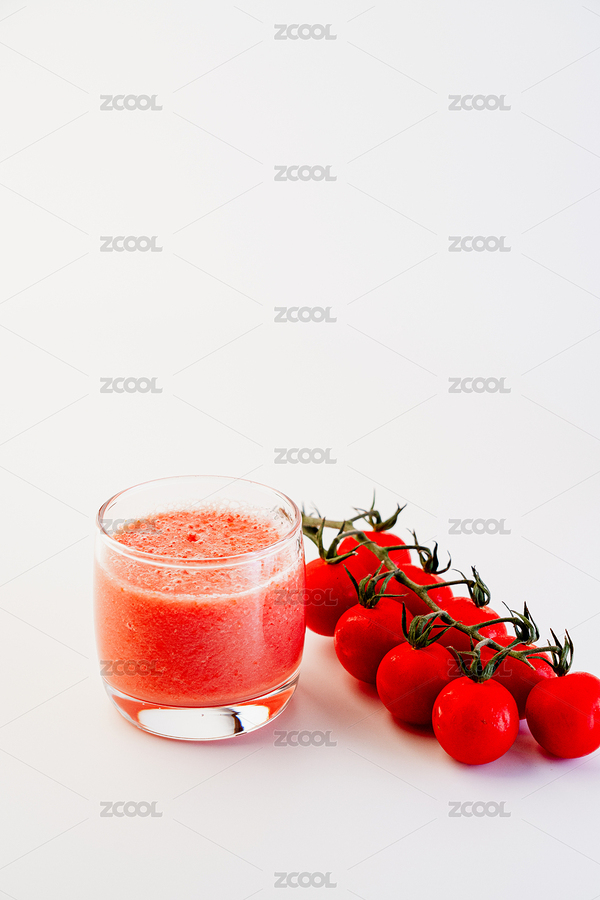 用玻璃杯裝起來的番茄汁，番茄作為點綴。（主預覽-12221947） - 未分類 - 站酷設計師KnfXcIPgE4原創(chuàng)素材 - 站酷ZCOOL