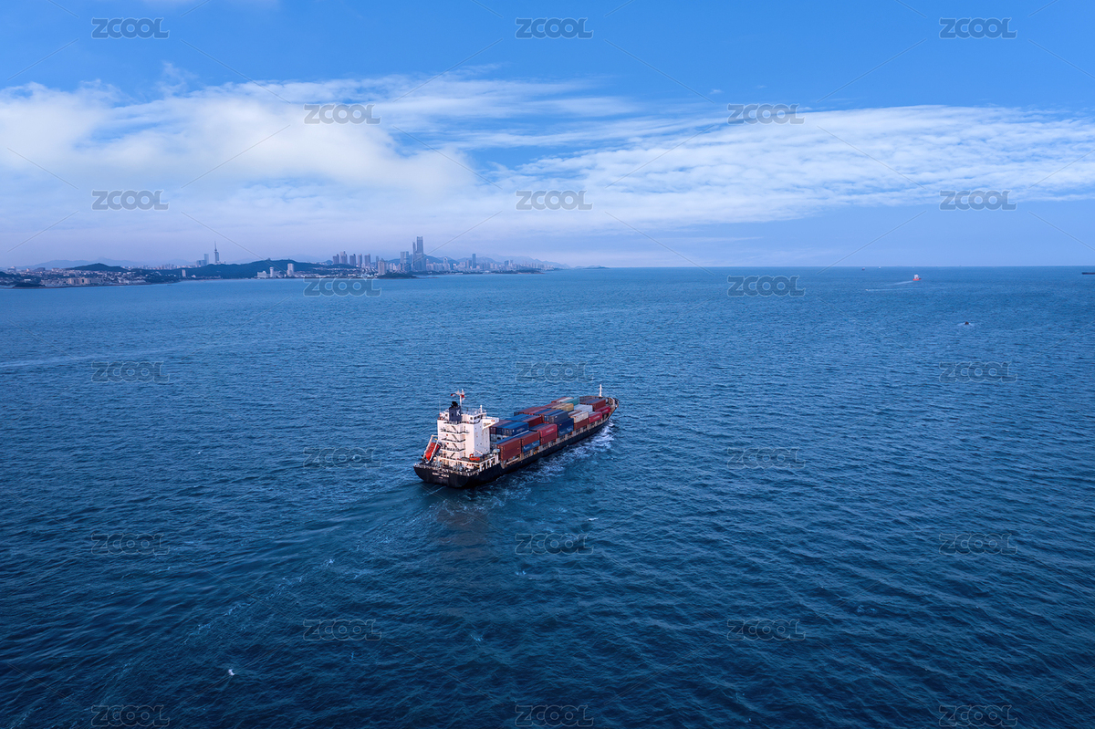 一艘貨船通過港口的鳥瞰圖（主預(yù)覽-6003955） - 未分類 - 站酷設(shè)計師feichangbaoquan原創(chuàng)素材 - 站酷ZCOOL