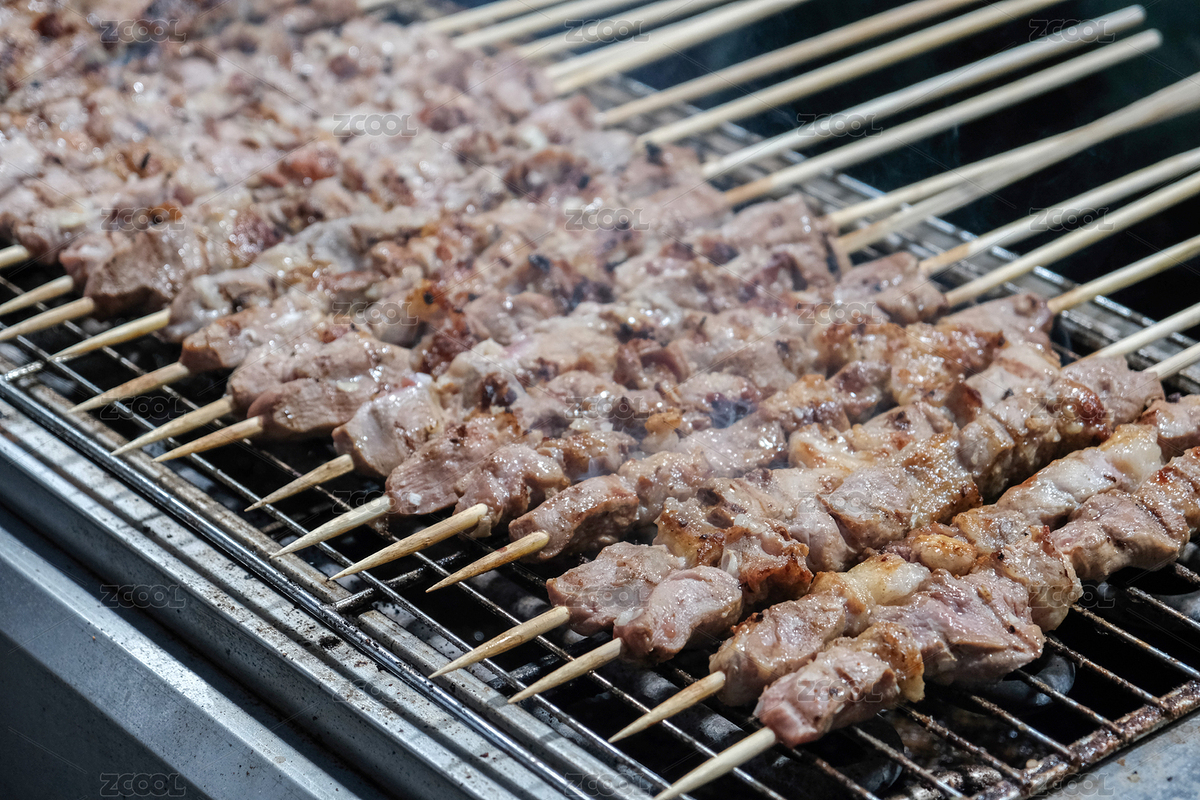 正在烤爐上烤羊肉串特寫新疆美食（主預(yù)覽-8661934） - 未分類 - 站酷設(shè)計(jì)師金翅大鵬原創(chuàng)素材 - 站酷ZCOOL