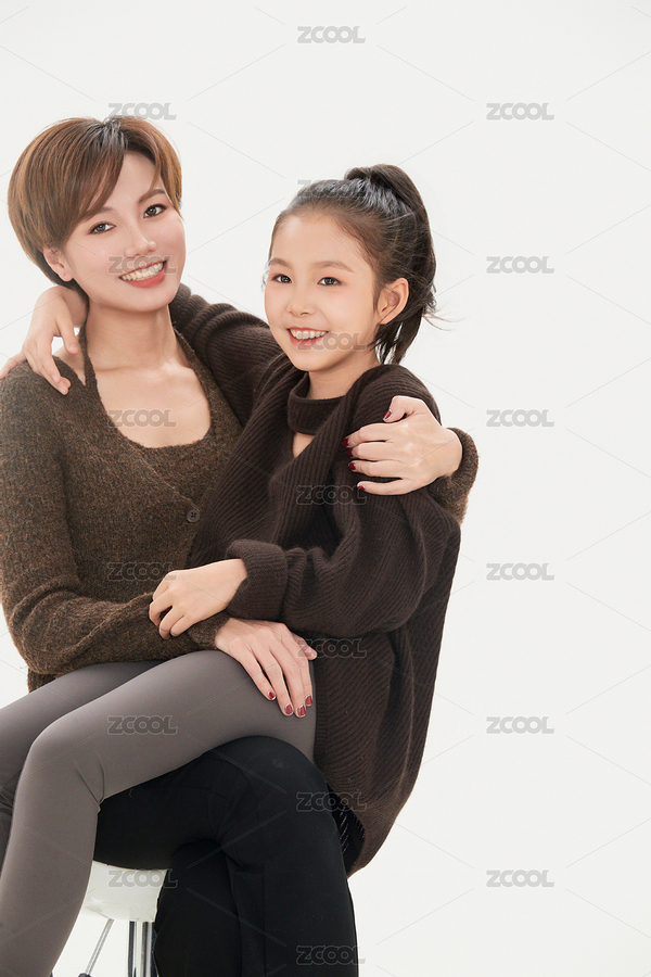 白色背景里的美丽妈妈与可爱女儿亲子人像（主预览-6942845） - 未分类 - 站酷设计师蓝太阳TNT原创素材 - 站酷ZCOOL