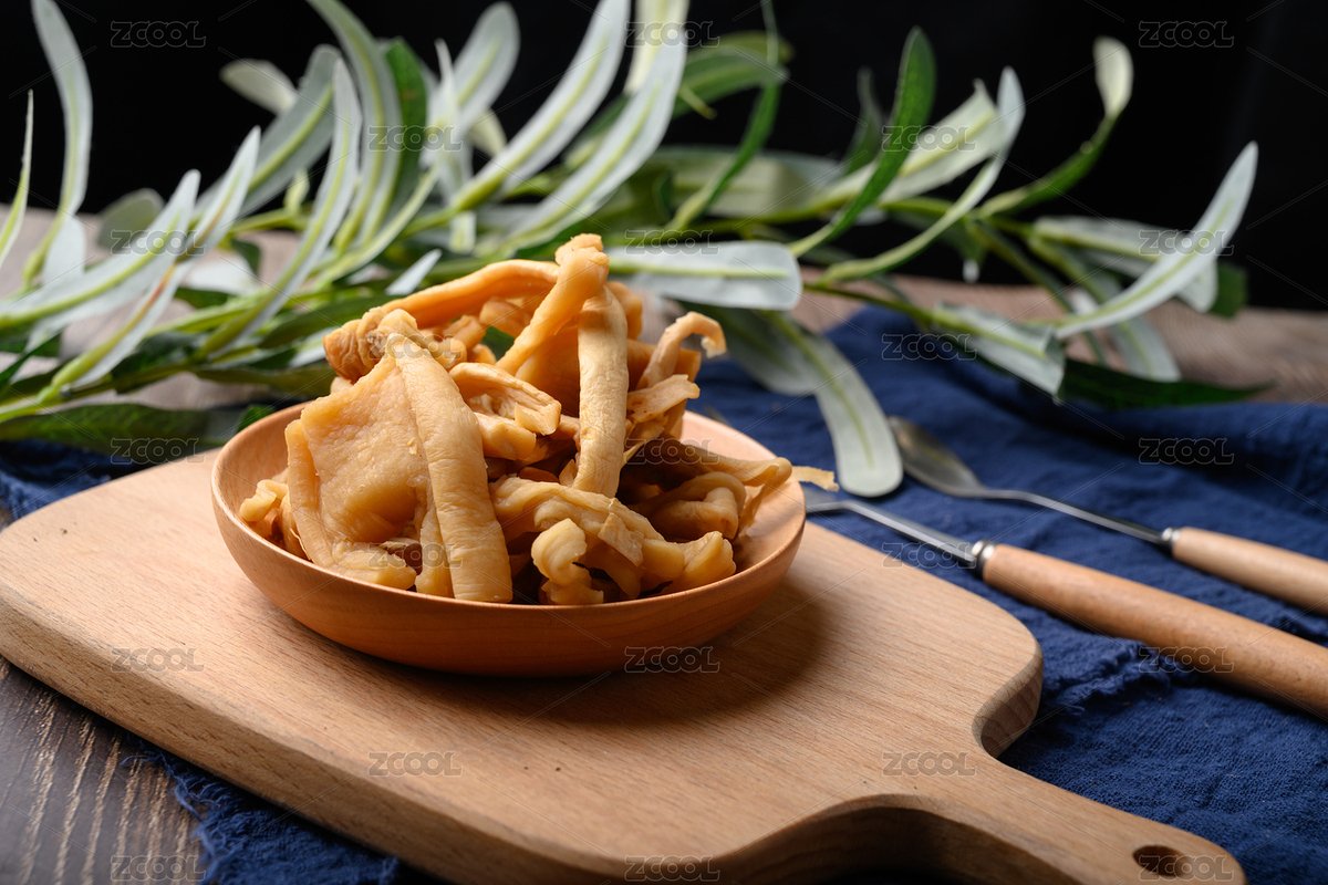 桌面上的木粘板上的木盤子里的蘿卜條干（主預(yù)覽-8072520） - 未分類 - 站酷設(shè)計師我是小助理原創(chuàng)素材 - 站酷ZCOOL