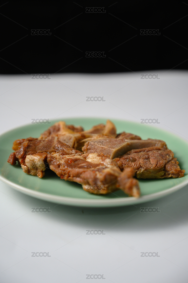 桌面上的盤子里的美味可口的醬骨頭（主預覽-8359734） - 未分類 - 站酷設計師我是小助理原創(chuàng)素材 - 站酷ZCOOL