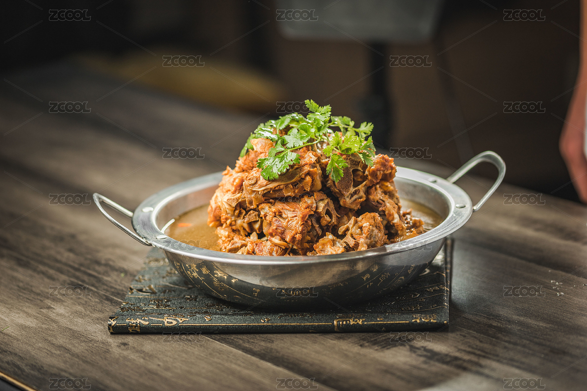 暗色木紋桌面上放著一份燉羊蝎子（主預覽-7355433） - 未分類 - 站酷設計師濤麟攝影原創(chuàng)素材 - 站酷ZCOOL