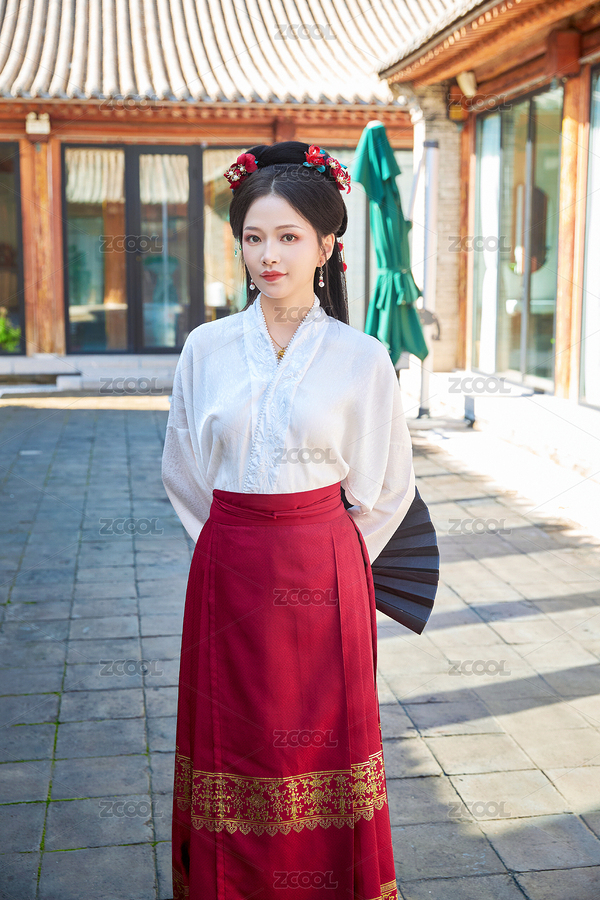 身穿漢服馬面裙手持紙扇的東方美女（主預(yù)覽-8909679） - 未分類 - 站酷設(shè)計(jì)師藍(lán)太陽TNT原創(chuàng)素材 - 站酷ZCOOL