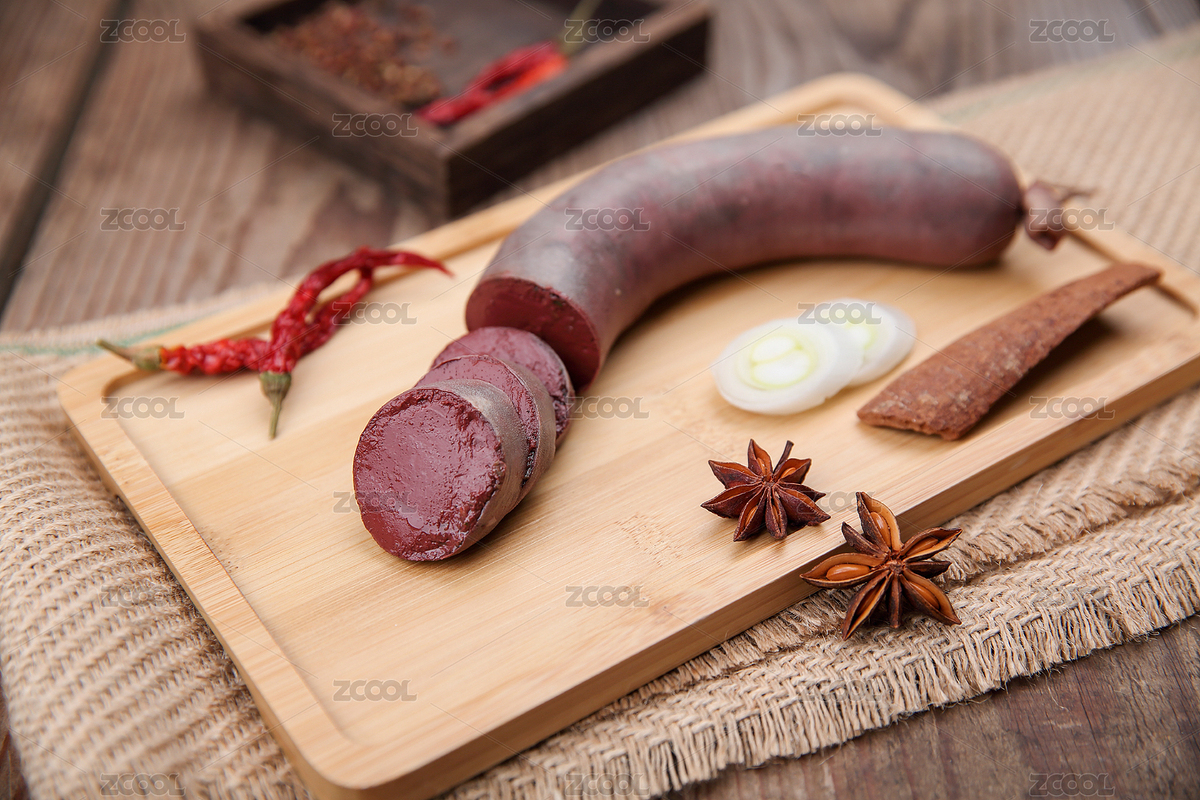 盛裝血腸的木托盤和香辛料放在木桌上（主預(yù)覽-6955441） - 未分類 - 站酷設(shè)計(jì)師sjing00原創(chuàng)素材 - 站酷ZCOOL