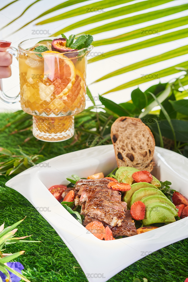 綠色草地上安格斯牛肉沙拉（主預(yù)覽-1067819） - 未分類 - 站酷設(shè)計(jì)師Z93014592原創(chuàng)素材 - 站酷ZCOOL