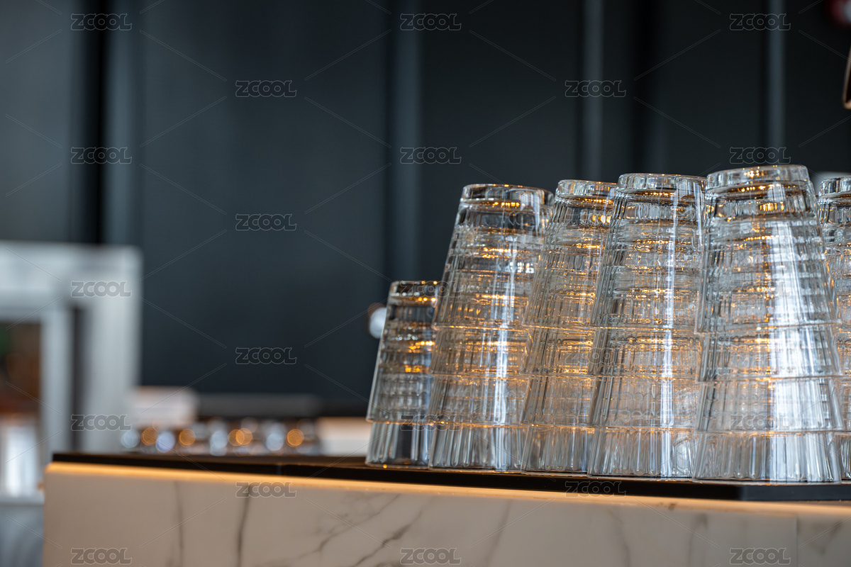 吧臺(tái)上的透明玻璃杯堆疊（主預(yù)覽-12298615） - 未分類(lèi) - 站酷設(shè)計(jì)師Rimage原創(chuàng)素材 - 站酷ZCOOL
