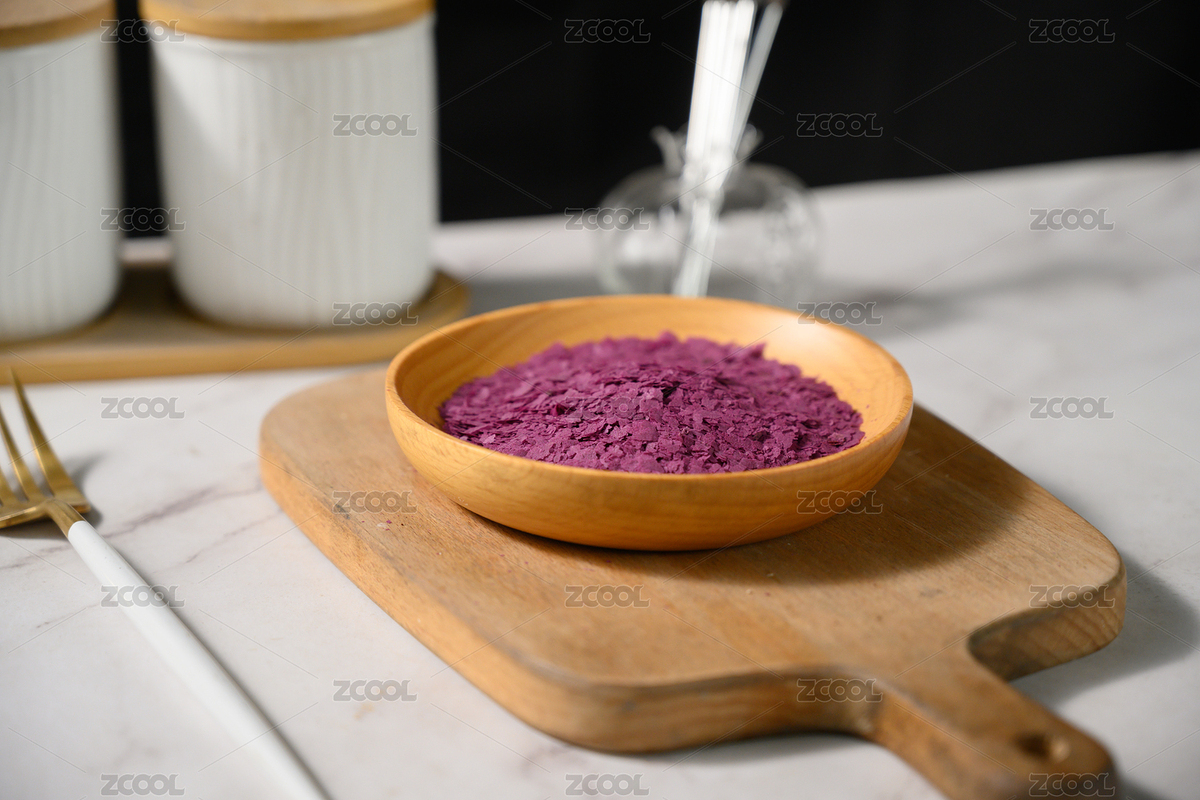桌面上的盤(pán)子里的美味可口的紫薯雪花片（主預(yù)覽-8585145） - 未分類 - 站酷設(shè)計(jì)師我是小助理原創(chuàng)素材 - 站酷ZCOOL