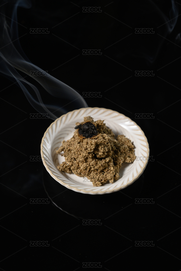 桌面上的盤子里點(diǎn)燃的艾草絨（主預(yù)覽-3301010） - 未分類 - 站酷設(shè)計(jì)師我是小助理原創(chuàng)素材 - 站酷ZCOOL