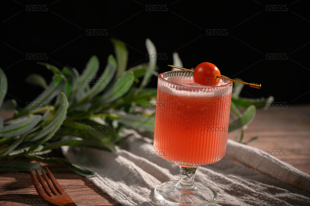 桌面上的杯子里的美味可口的西紅柿汁（主預(yù)覽-8642846） - 未分類 - 站酷設(shè)計(jì)師我是小助理原創(chuàng)素材 - 站酷ZCOOL