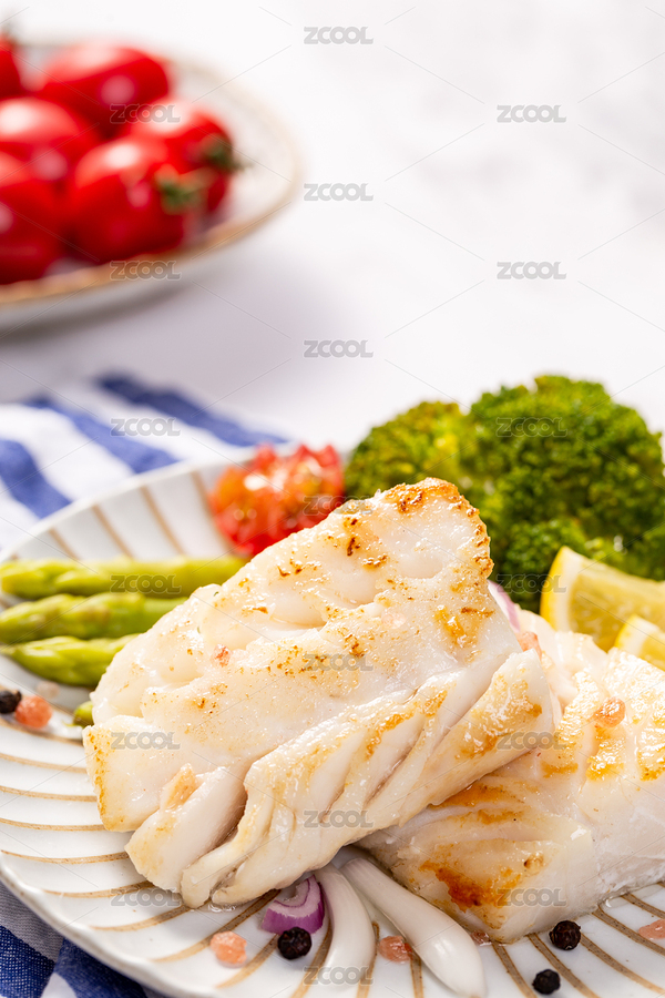 白色水泥背景上美味的鳕鱼（主预览-7318433） - 未分类 - 站酷设计师众目摄影设计原创素材 - 站酷ZCOOL