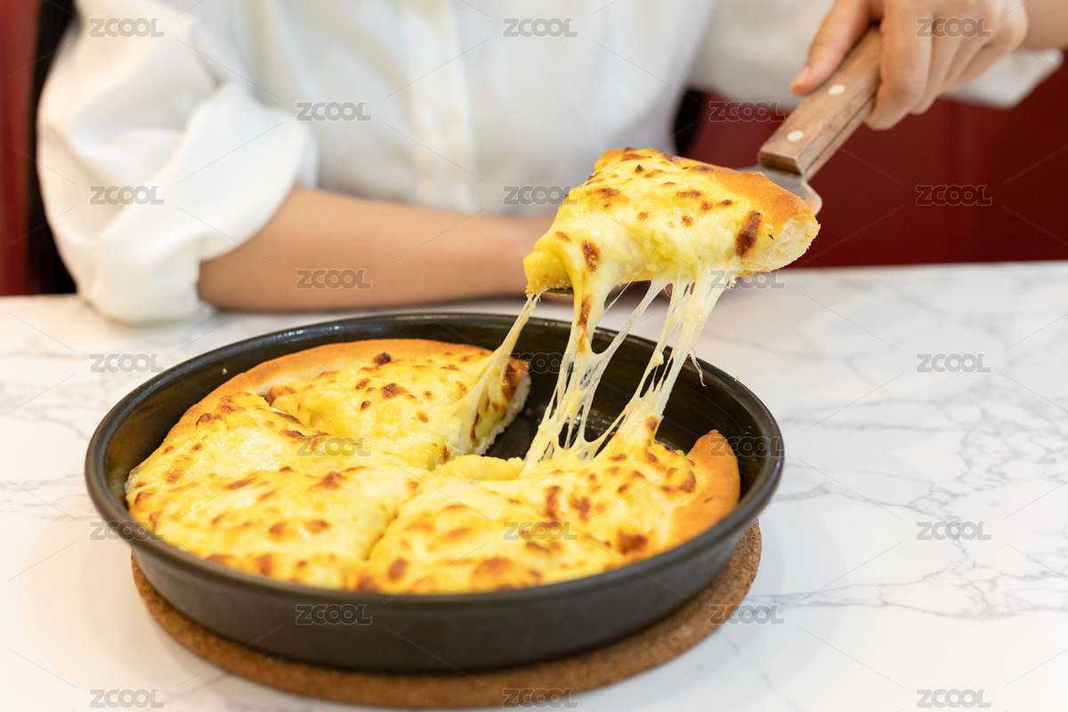 餐桌上一個美味的榴蓮披薩（主預覽-7840135） - 未分類 - 站酷設計師meimeier原創(chuàng)素材 - 站酷ZCOOL