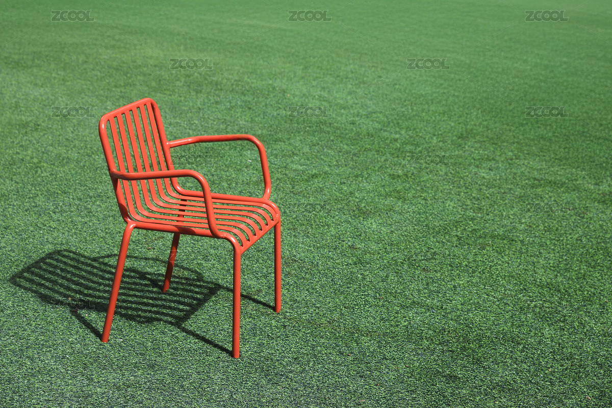 草地上的紅色椅子（主預(yù)覽-11153018） - 未分類 - 站酷設(shè)計師HarryzhangPhoto原創(chuàng)素材 - 站酷ZCOOL