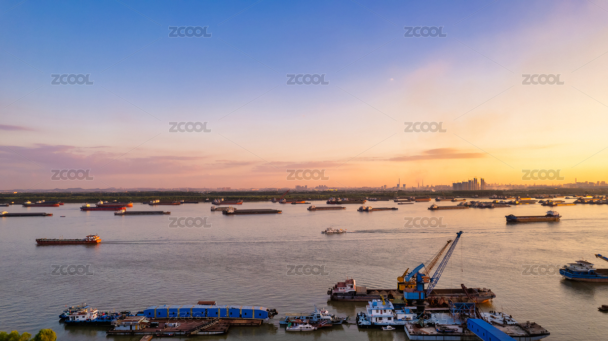 中國湖北武漢陽邏港附近的長江卸貨碼頭（主預(yù)覽-6825243） - 未分類 - 站酷設(shè)計師攝影師慢速航班原創(chuàng)素材 - 站酷ZCOOL