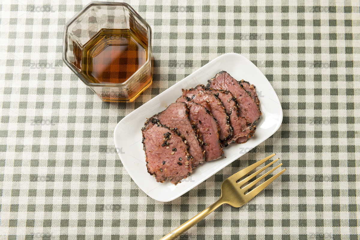 一盘烤牛肉牛肉切片摆放在桌面上特写（主预览-8662018） - 未分类 - 站酷设计师金翅大鹏原创素材 - 站酷ZCOOL