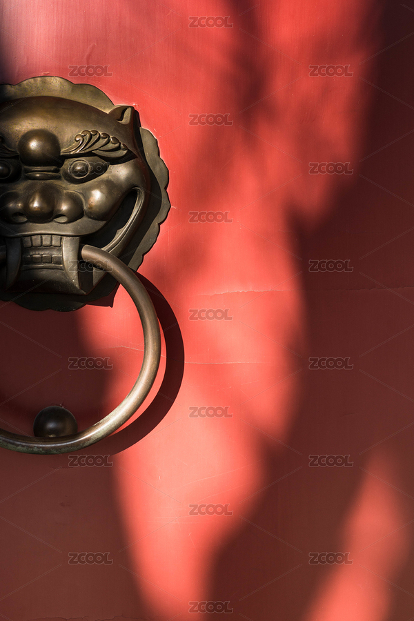 陽光下紅色大門上的金色獸首門環(huán)（主預(yù)覽-1609240） - 未分類 - 站酷設(shè)計(jì)師liuzhihua1977原創(chuàng)素材 - 站酷ZCOOL