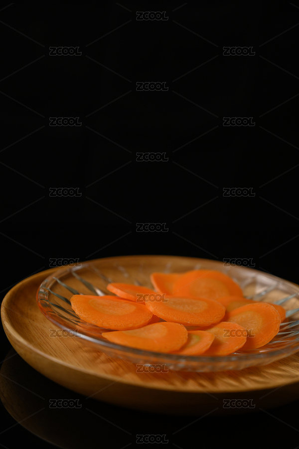 桌面上的盤子里的新鮮的胡蘿卜片（主預(yù)覽-9026116） - 未分類 - 站酷設(shè)計(jì)師我是小助理原創(chuàng)素材 - 站酷ZCOOL