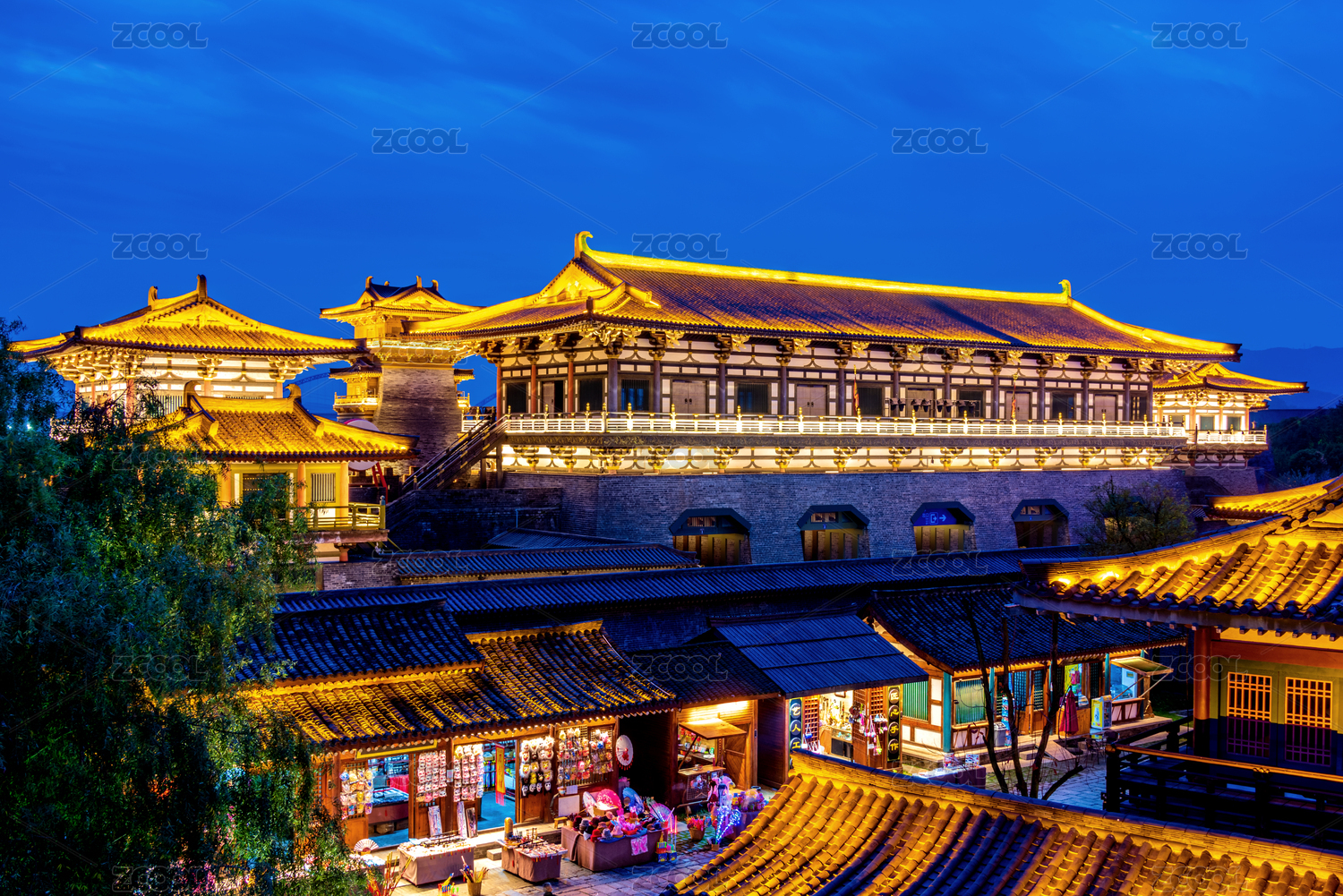 中国湖北襄阳唐城影视基地夜景风光