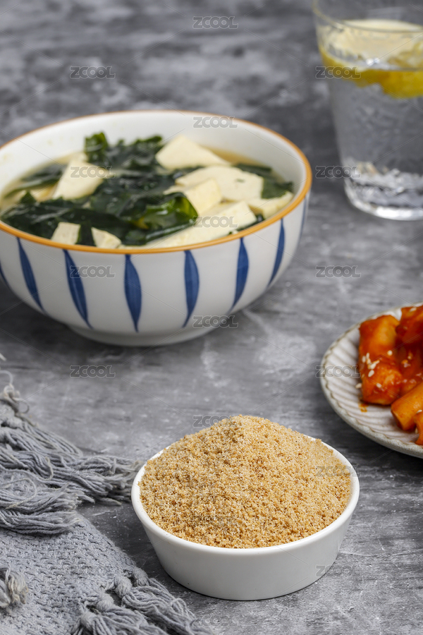 桌上的牛肉粉海帶湯和炒年糕（主預(yù)覽-1665514） - 未分類 - 站酷設(shè)計師鹿璐璐呀原創(chuàng)素材 - 站酷ZCOOL