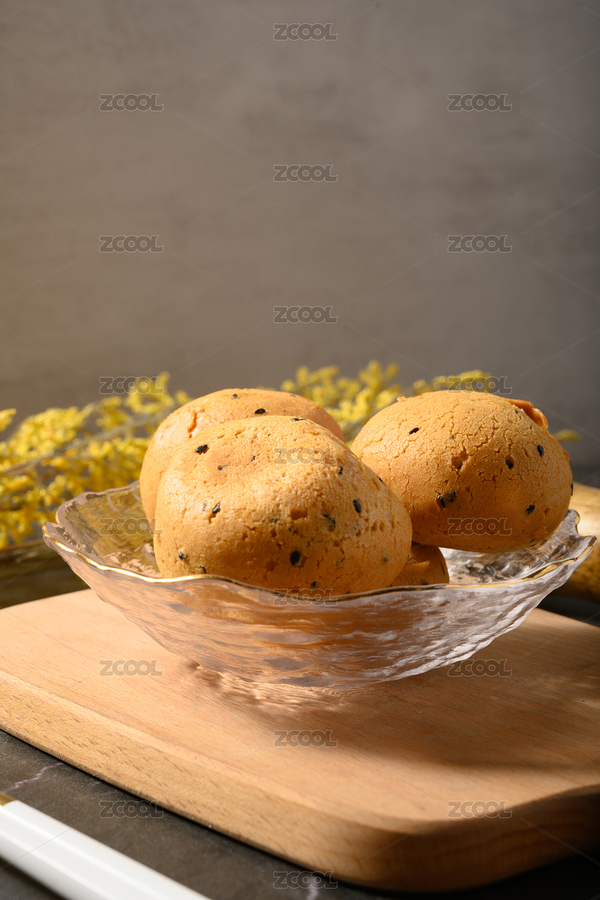 桌面上的盤子里的美味可口的麻薯面包（主預(yù)覽-7730268） - 未分類 - 站酷設(shè)計(jì)師我是小助理原創(chuàng)素材 - 站酷ZCOOL