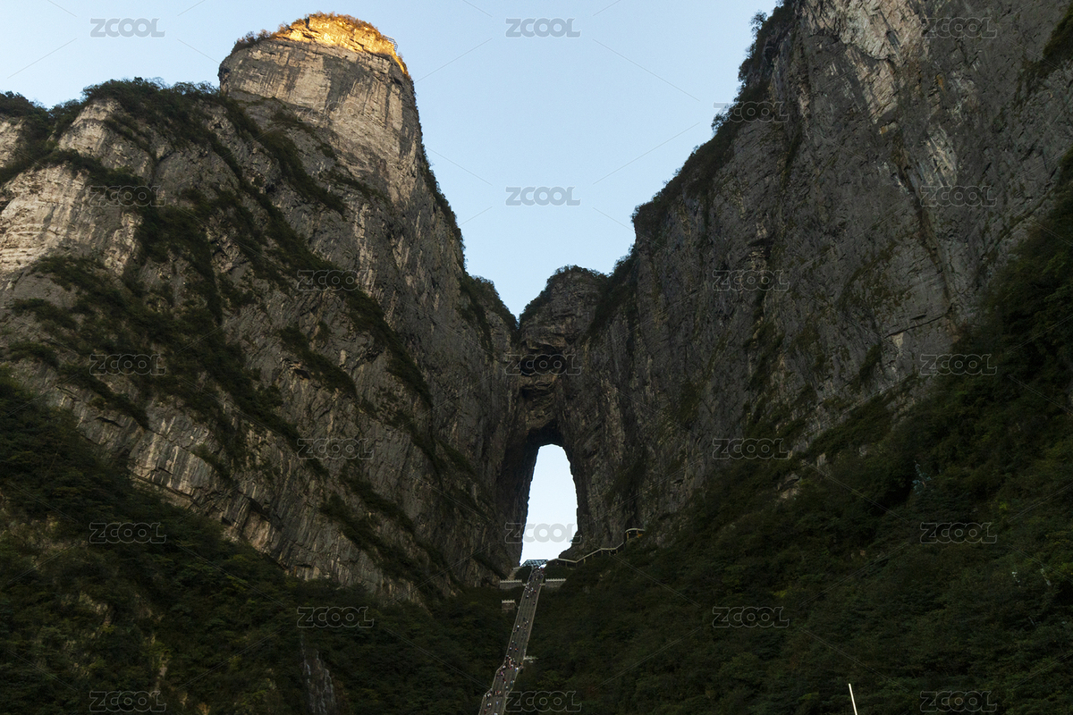 夕陽下的中國湖南張家界天門山上的天門洞和天梯（主預覽-7102891） - 未分類 - 站酷設(shè)計師steven690原創(chuàng)素材 - 站酷ZCOOL