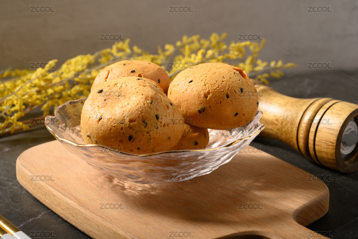 桌面上的盤子里的美味可口的麻薯面包（主預覽-8635573） - 未分類 - 站酷設計師我是小助理原創(chuàng)素材 - 站酷ZCOOL