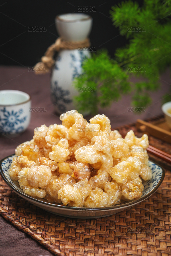 特色菜肴一盤色澤金黃的油炸豬肉皮（主預(yù)覽-8893956） - 未分類 - 站酷設(shè)計(jì)師木偶人mor5原創(chuàng)素材 - 站酷ZCOOL