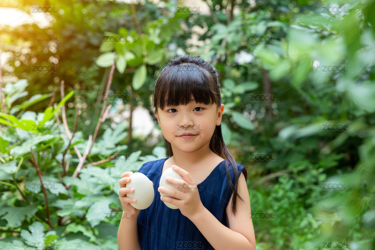 手拿大鵝蛋的小女孩（主預(yù)覽-6403165） - 未分類 - 站酷設(shè)計師lilyhello原創(chuàng)素材 - 站酷ZCOOL