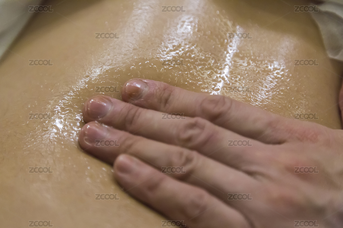 中華傳統(tǒng)醫(yī)學刮痧前涂滿潤滑油脂的背部（主預覽-2597776） - 未分類 - 站酷設計師蔚藍的白日夢原創(chuàng)素材 - 站酷ZCOOL