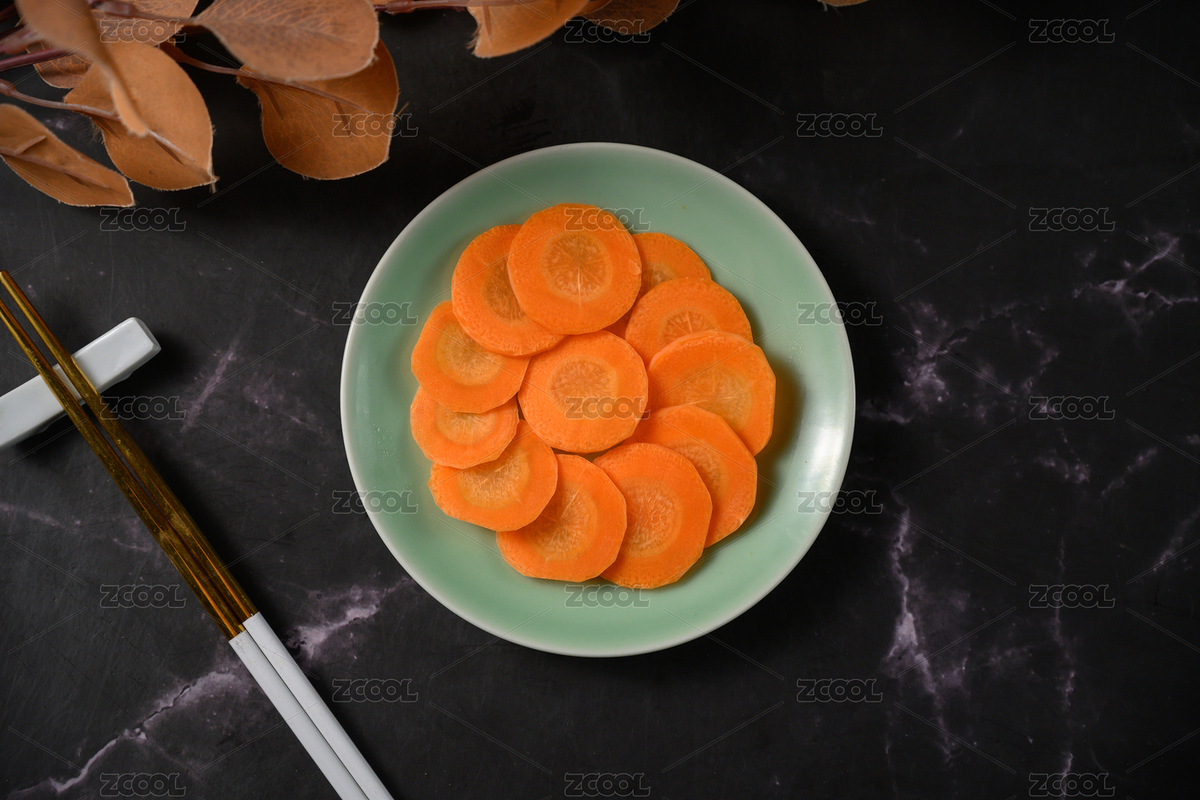 桌面上的盤子里的新鮮的胡蘿卜片（主預(yù)覽-8584036） - 未分類 - 站酷設(shè)計(jì)師我是小助理原創(chuàng)素材 - 站酷ZCOOL