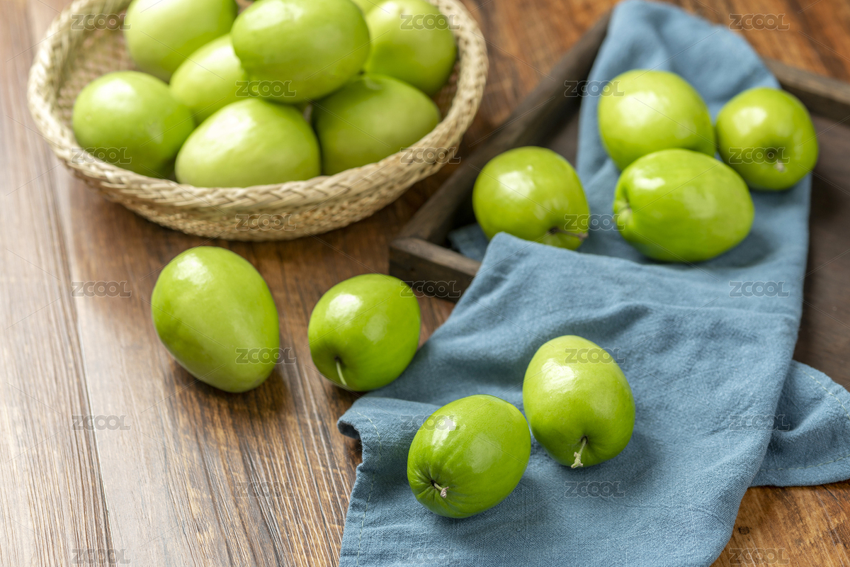 牛奶棗擺放在木桌面上特寫(xiě)（主預(yù)覽-8322871） - 未分類(lèi) - 站酷設(shè)計(jì)師金翅大鵬原創(chuàng)素材 - 站酷ZCOOL