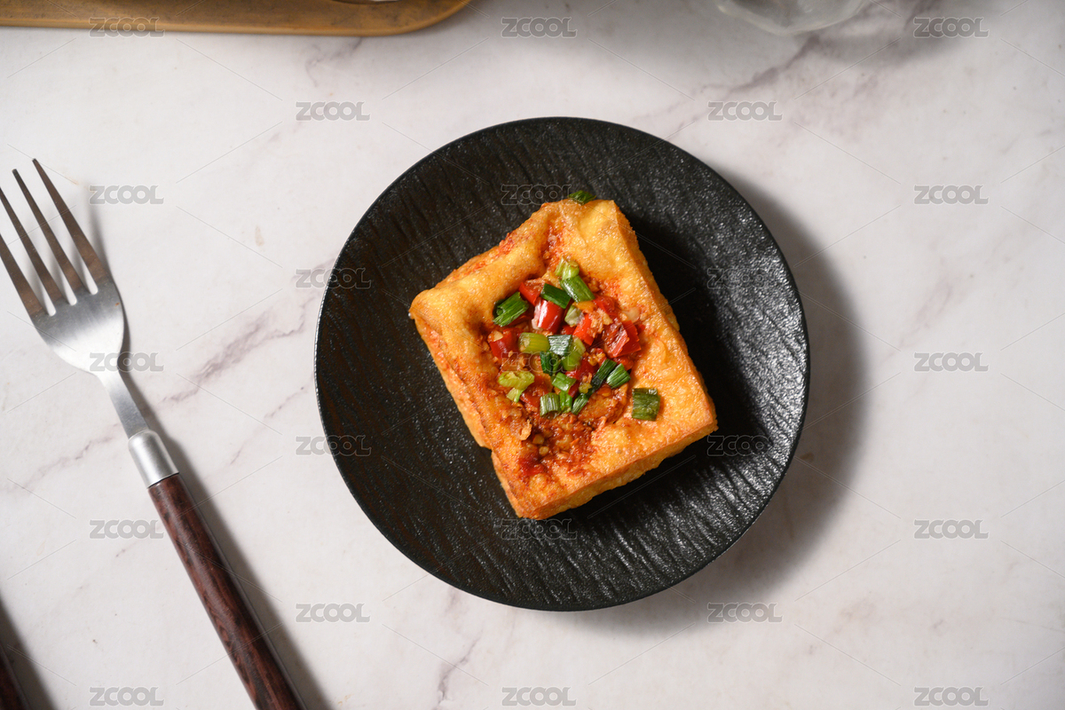 桌面上的盤子里的美味可口的鹵水豆腐（主預(yù)覽-12022830） - 未分類 - 站酷設(shè)計師我是小助理原創(chuàng)素材 - 站酷ZCOOL