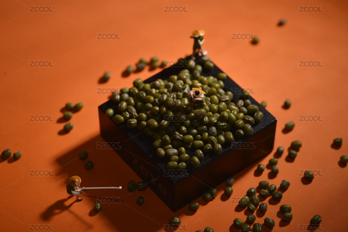 綠豆和微縮小人的創(chuàng)意攝影，關(guān)于浪費(fèi)食物（主預(yù)覽-926504） - 未分類 - 站酷設(shè)計師貓~二原創(chuàng)素材 - 站酷ZCOOL